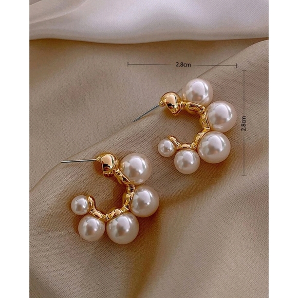 Anthropologie Viv Minimalist Classy Pearl Stud Half Hoop Earrings - Picture 4 of 6